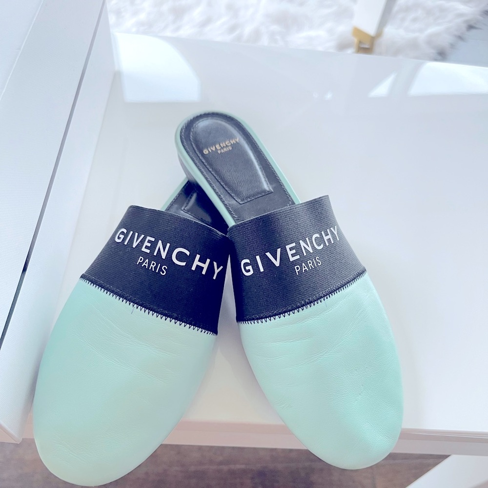 100% Authentic Givenchy Bedford Logo Mule